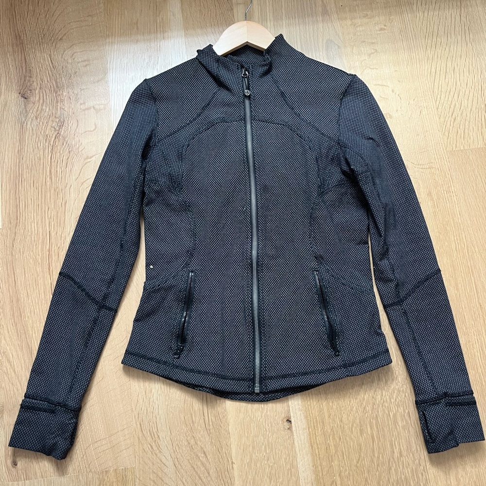 Lululemon define jacket size 6 black/white